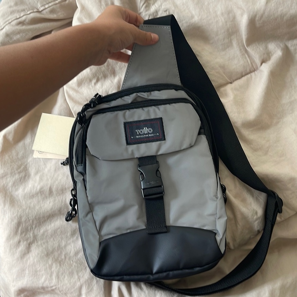 Totto reflective crossbody